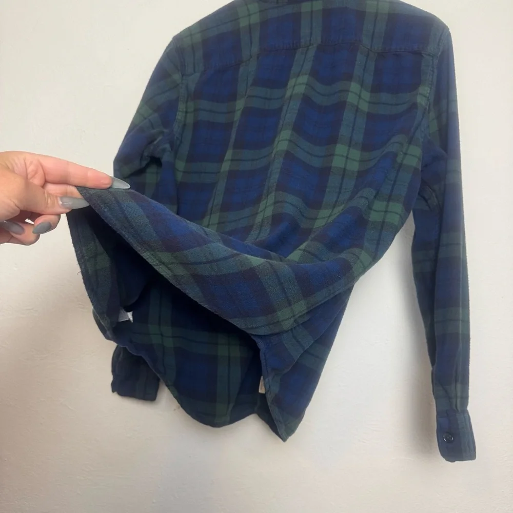 American Eagle Outfitters‎ Navy and Forest Plaid Flannel Long Sleeve Shirt